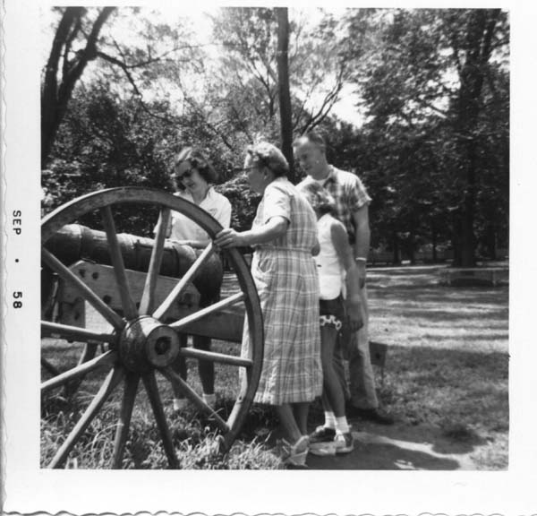 MAG016 - Margie, Leah Arnold, Nancy Godsey & Sam Grubb