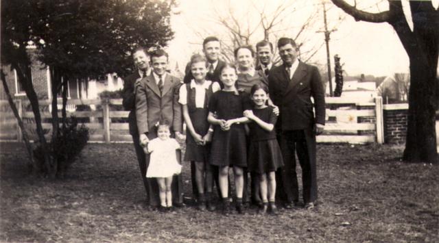 13 GODSEY FAMILY, IN TOWN APPAMATOX (1939)